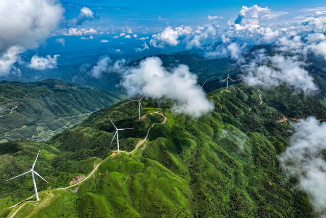 风力发电 能源 绿色 生态 雾 群山 风电场