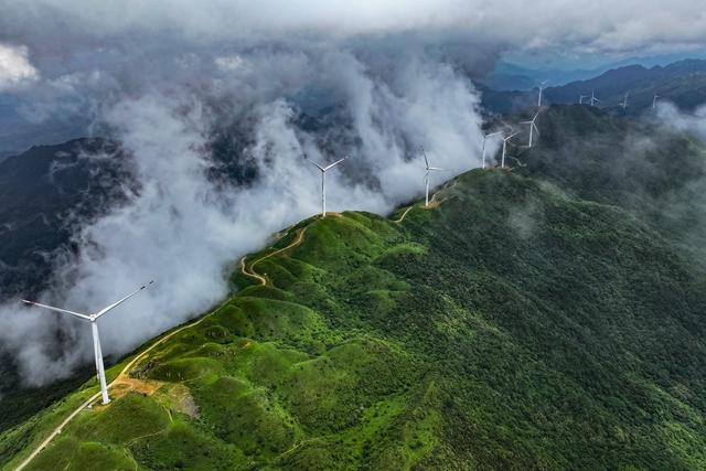 风力发电 能源 绿色 生态 雾 群山 风电场