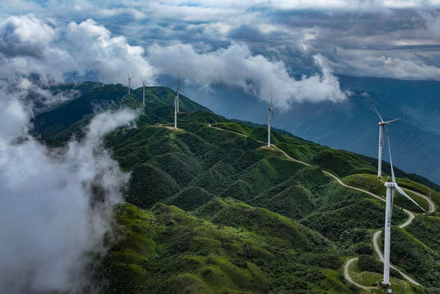 风力发电 能源 绿色 生态 雾 群山 风电场
