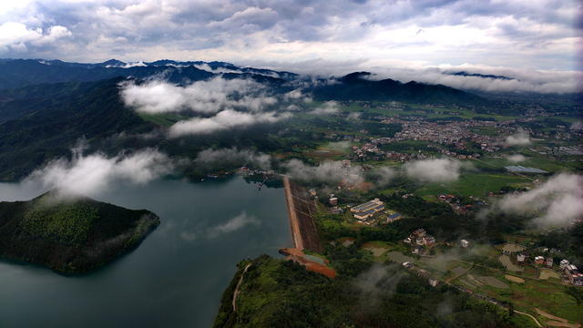 常宁  雨后  村庄  景色  如画