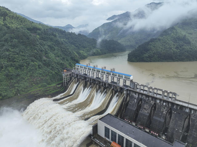 开闸泄洪
双牌
