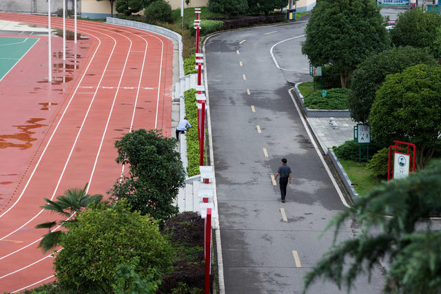 教室  教师  学校  退休  学生  祝福  上课  中学  初中  中考