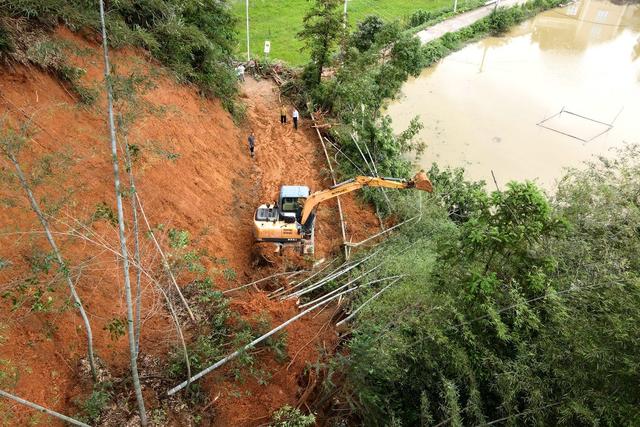 山体滑坡  气象  自然灾害  抢险  道路