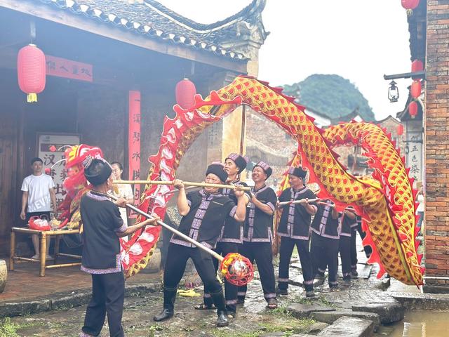 瑶寨欢庆“洗泥节”