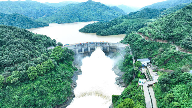 泄洪、水库、大雨