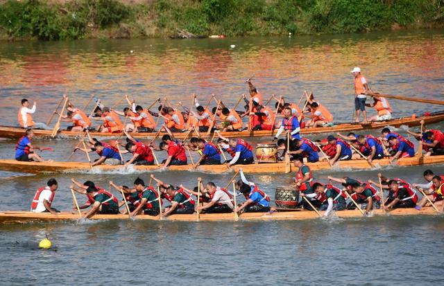 龙舟竞渡迎端午