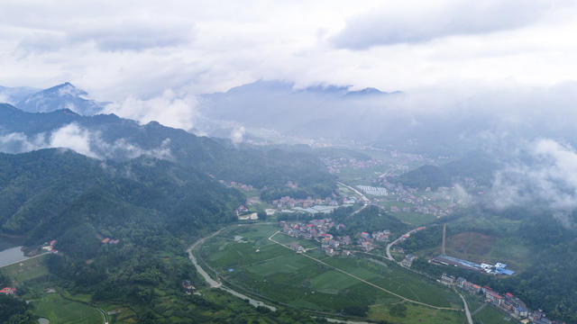 湖南娄底 雨后 乡村 青山绿水