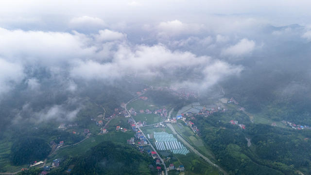 湖南娄底 雨后 乡村 青山绿水