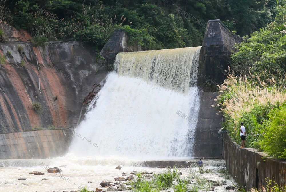 泄洪  防汛  保安全  水库