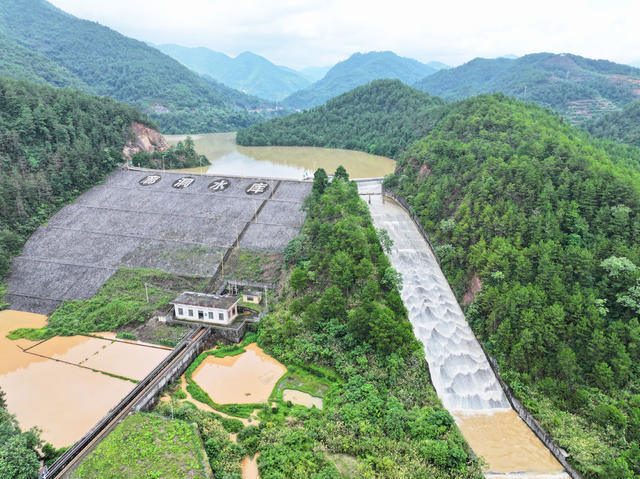 水库 泄洪
