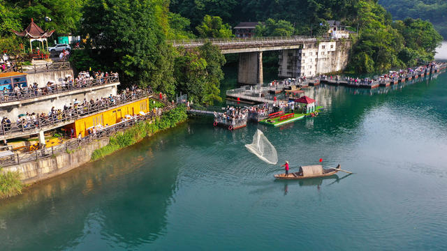 旅游  小东江  游客