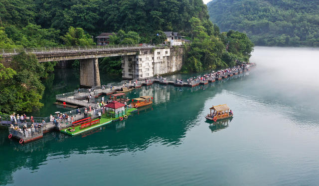 旅游  小东江  游客