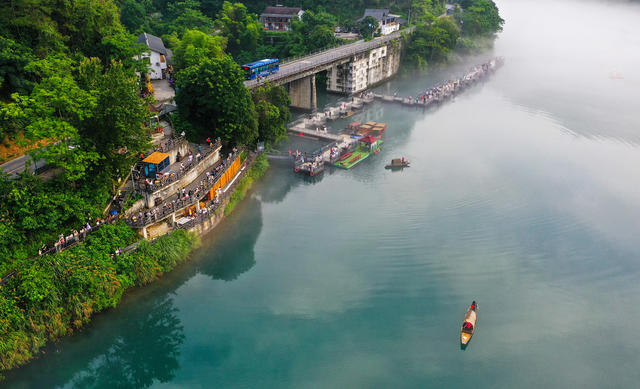 旅游  小东江  游客