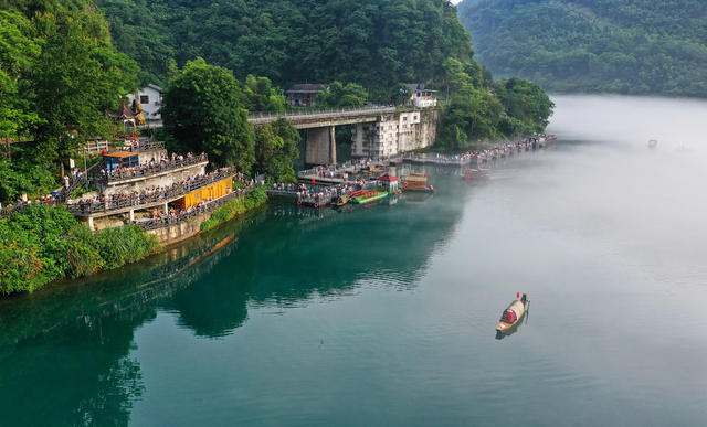 旅游  小东江  游客