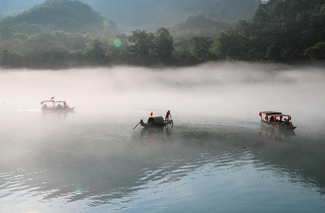 旅游  小东江  游客
