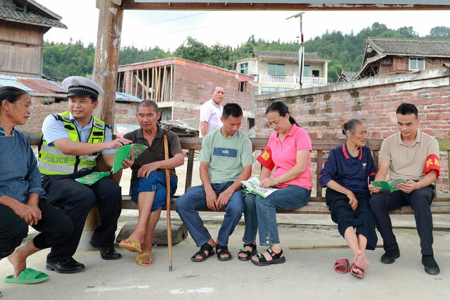 交通安全 夏季 农村 “两站两员”筑牢“防护网”

