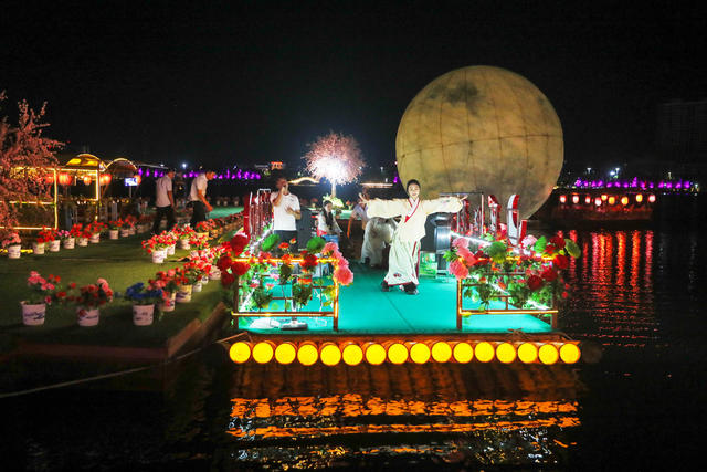 夜经济  夜生活  游船  观光