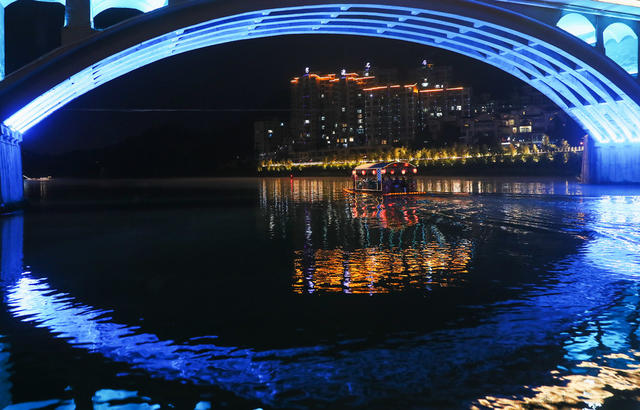 夜经济  夜生活  游船  观光