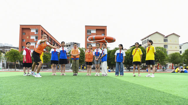 学生安全教育  防溺水  防性侵 救生圈  救生衣  心肺复苏急救技能