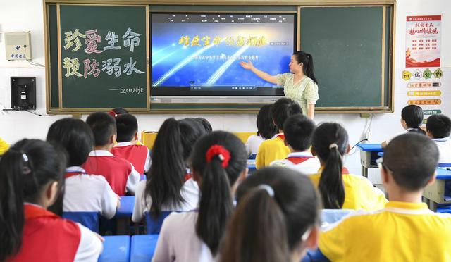 学生安全教育  防溺水  防性侵 救生圈  救生衣  心肺复苏急救技能