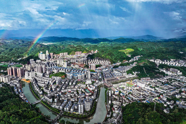 彩虹 夏 雨后 县城 天空