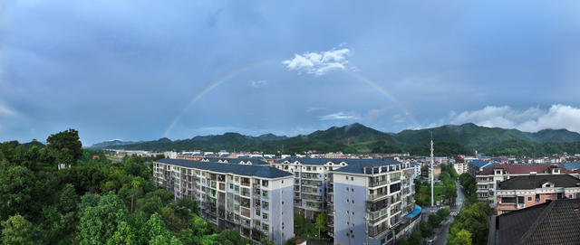 雨后彩虹映黔城