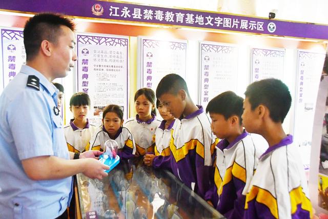 走进禁毒教育基地 增强毒品防范意识 
