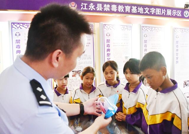 走进禁毒教育基地 增强毒品防范意识 