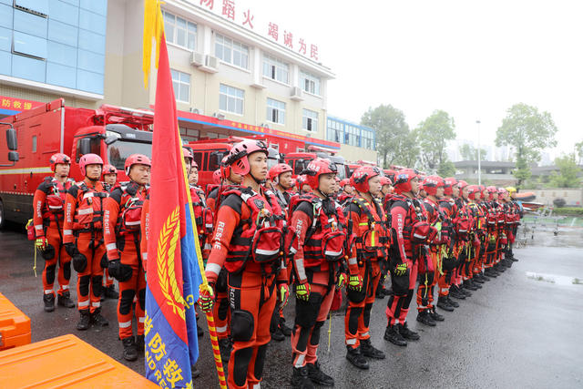 雨中集结 抗洪抢险 拉动演练 恶劣天气