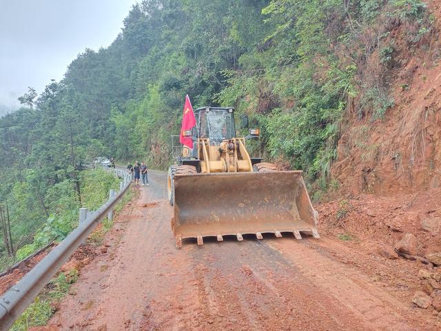 抗洪 抢险救灾 道路塌方抢通