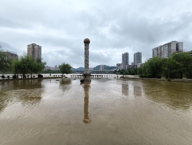洪峰  过境  资江  冷水江