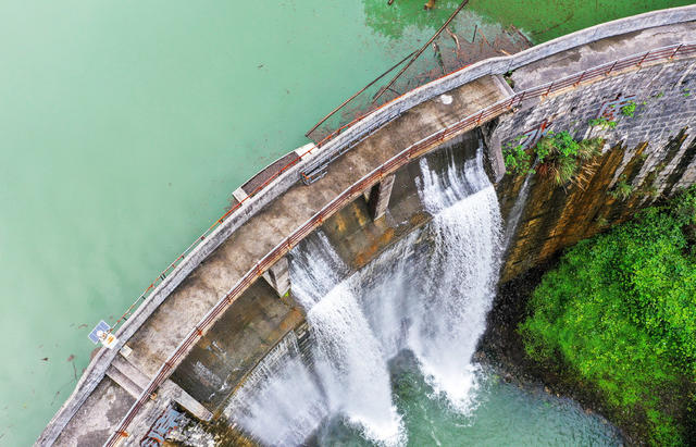 水库  壮美  泄洪  风景