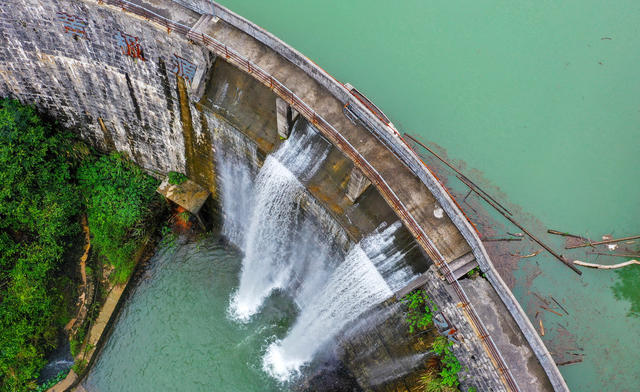 水库  壮美  泄洪  风景