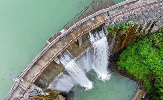 水库  壮美  泄洪  风景
