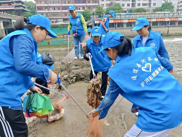 护河防汛
