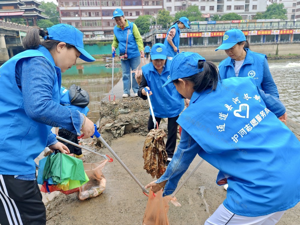 护河防汛
