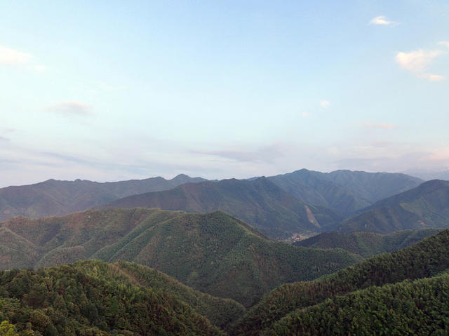 夕阳，晚霞，群山，风电