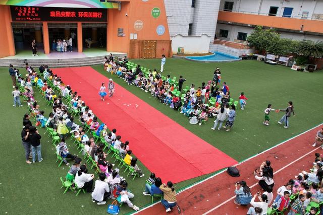 土家族 小朋友 湘西 幼儿园 苗族 环保 时装秀 高脚马 教育 游戏 废旧 材料