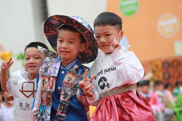 土家族 小朋友 湘西 幼儿园 苗族 环保 时装秀 高脚马 教育 游戏 废旧 材料