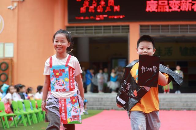 土家族 小朋友 湘西 幼儿园 苗族 环保 时装秀 高脚马 教育 游戏 废旧 材料
