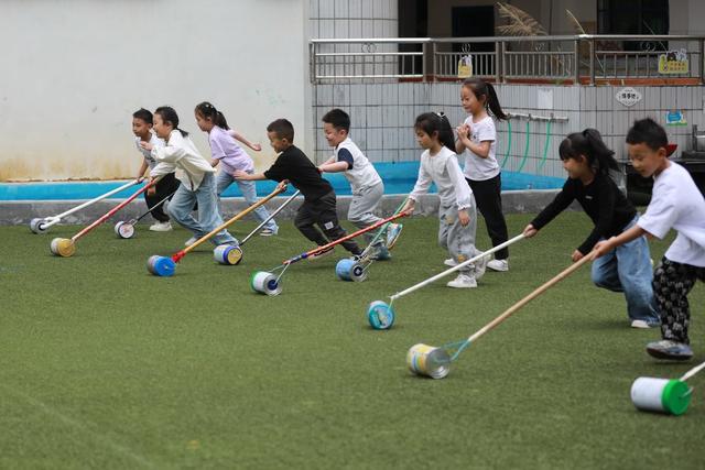 土家族 小朋友 湘西 幼儿园 苗族 环保 滚筒 高脚马 教育 游戏 废旧 材料
