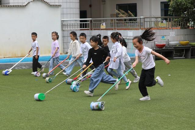 土家族 小朋友 湘西 幼儿园 苗族 环保 滚筒 高脚马 教育 游戏 废旧 材料