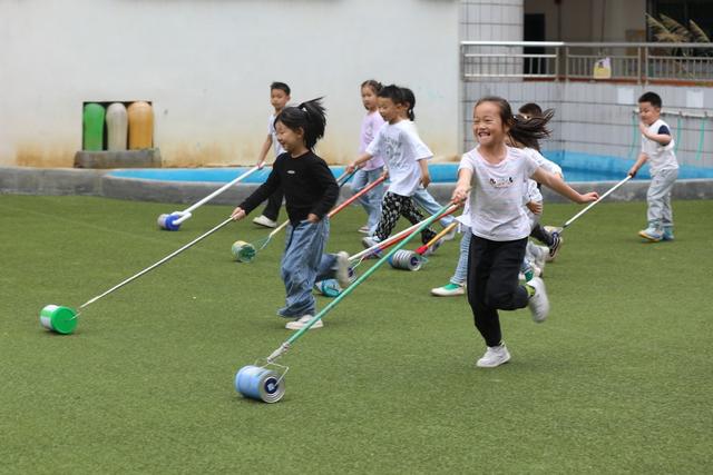 土家族 小朋友 湘西 幼儿园 苗族 环保 滚筒 高脚马 教育 游戏 废旧 材料