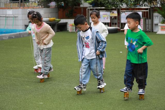 土家族 小朋友 湘西 幼儿园 苗族 环保 滚筒 高脚马 教育 游戏 废旧 材料