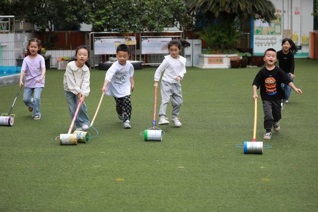 土家族 小朋友 湘西 幼儿园 苗族 环保 滚筒 高脚马 教育 游戏 废旧 材料