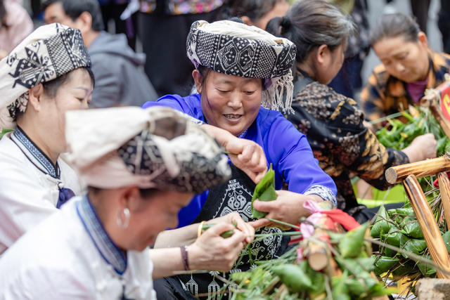 端午 吉首 易地搬迁安置区 包粽子 搬迁群众