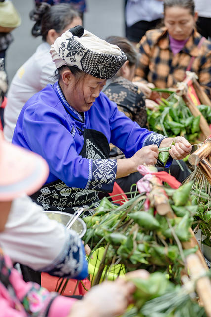 端午 吉首 易地搬迁安置区 包粽子 搬迁群众