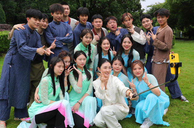 创意 毕业照 艺术团 青春 大学生