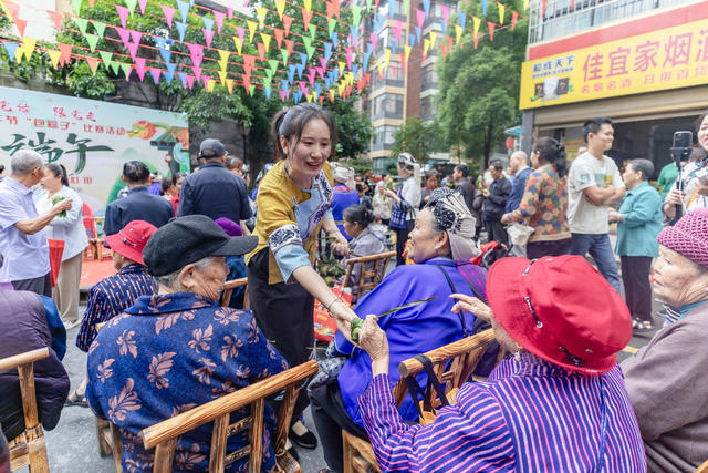 端午 吉首 易地搬迁安置区 包粽子 搬迁群众