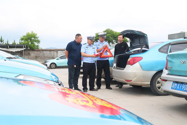 高考  爱心送考  安检  交通  